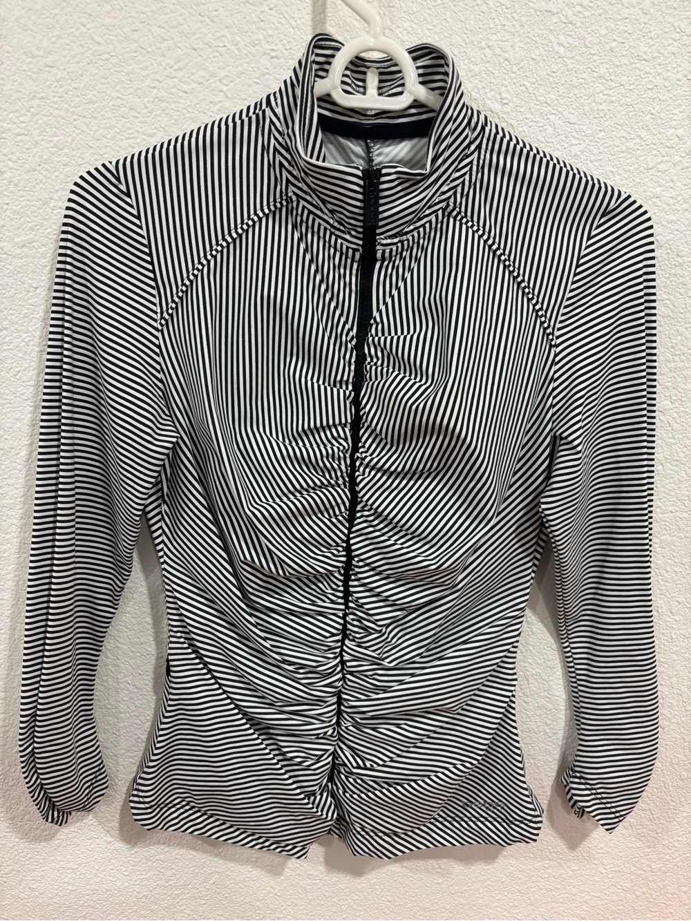 Women’s Bebe Sport Ruched Zip Up 3/4 Sleeve Shirt in Black/White Stripes
